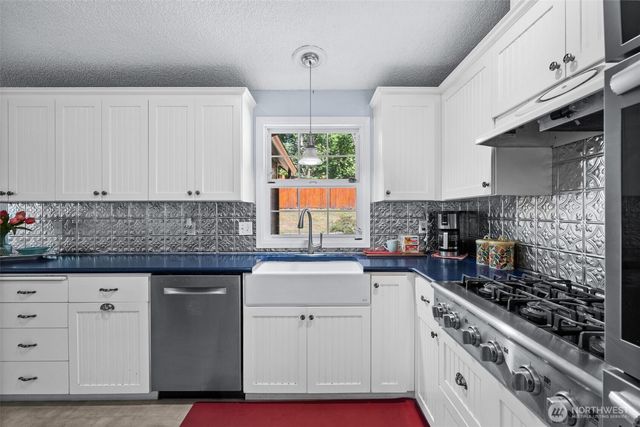 3963 Fischer Park Avenue NE, Bremerton, WA 98310