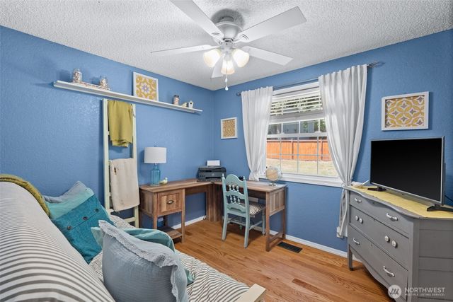 3963 Fischer Park Avenue NE, Bremerton, WA 98310
