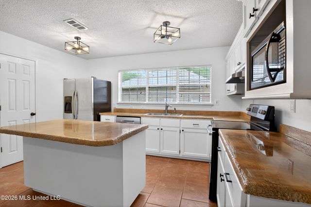 7832 Hilo Place, Diamondhead, MS 39525
