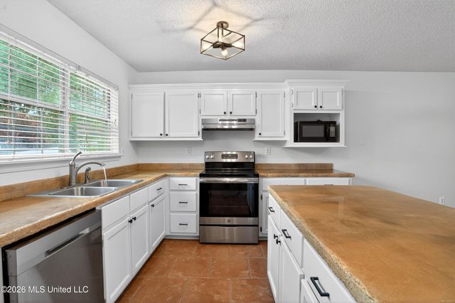 7832 Hilo Place, Diamondhead, MS 39525