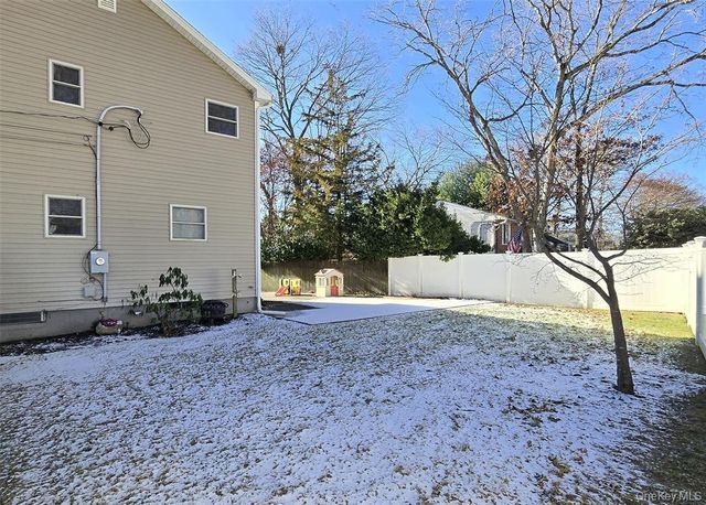 100 Lake Promenade, Ronkonkoma, NY 11779