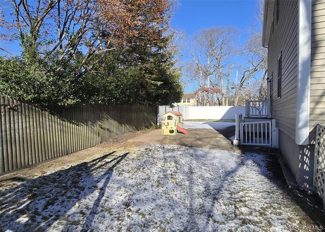 100 Lake Promenade, Ronkonkoma, NY 11779