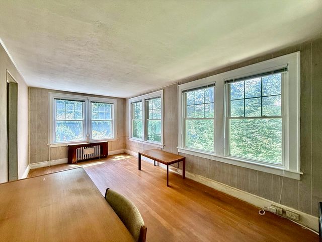 39 Hillside Rd, Northampton, MA 01060