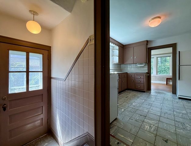 39 Hillside Rd, Northampton, MA 01060
