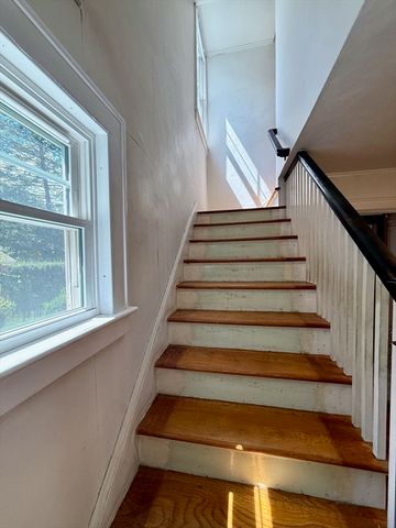 39 Hillside Rd, Northampton, MA 01060