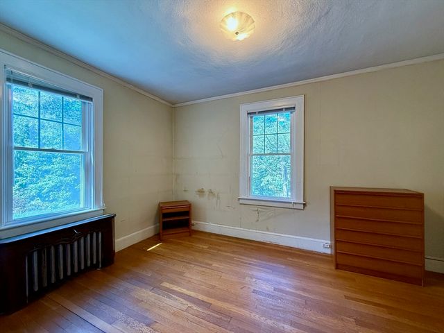 39 Hillside Rd, Northampton, MA 01060