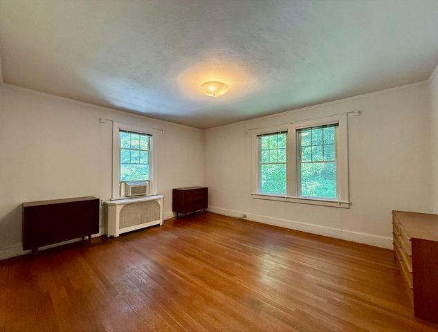 39 Hillside Rd, Northampton, MA 01060