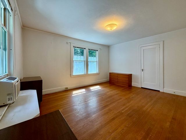 39 Hillside Rd, Northampton, MA 01060
