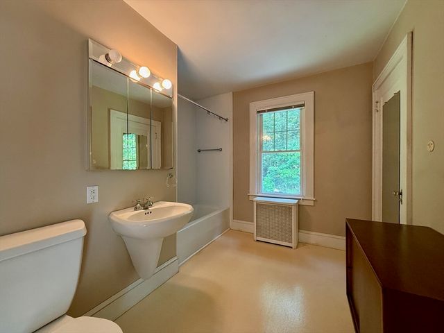 39 Hillside Rd, Northampton, MA 01060