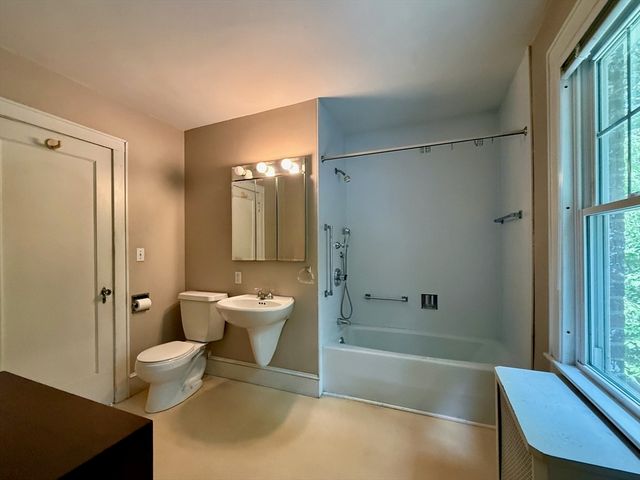 39 Hillside Rd, Northampton, MA 01060