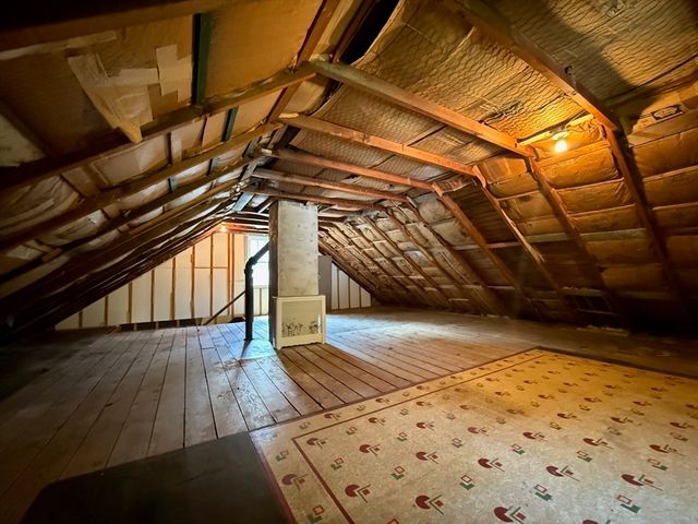 39 Hillside Rd, Northampton, MA 01060