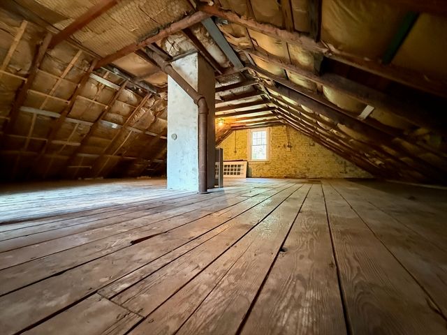 39 Hillside Rd, Northampton, MA 01060
