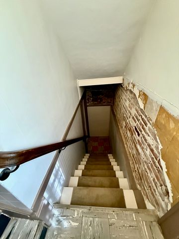 39 Hillside Rd, Northampton, MA 01060