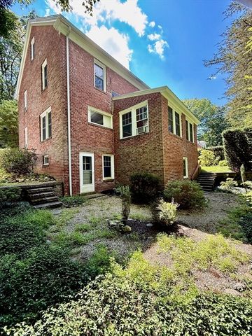 39 Hillside Rd, Northampton, MA 01060