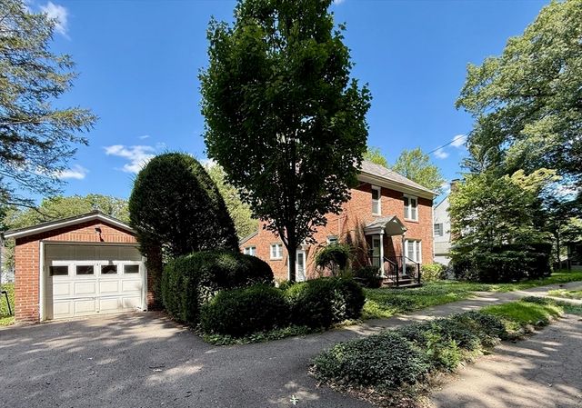 39 Hillside Rd, Northampton, MA 01060