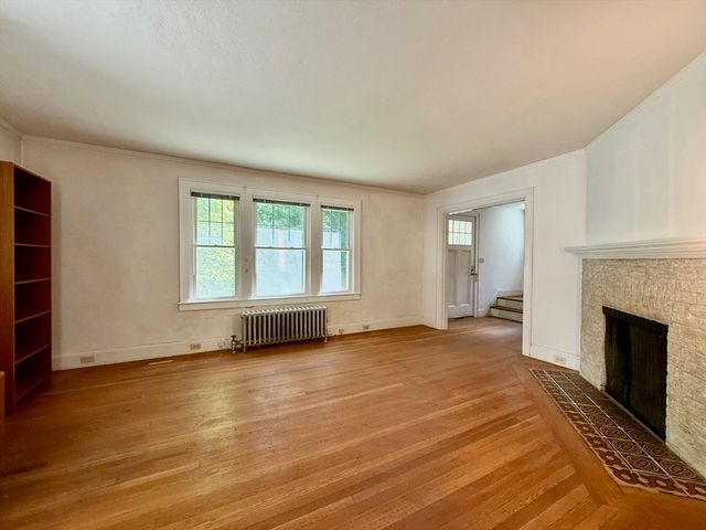 39 Hillside Rd, Northampton, MA 01060