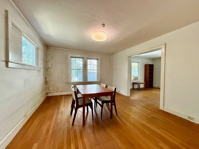 39 Hillside Rd, Northampton, MA 01060
