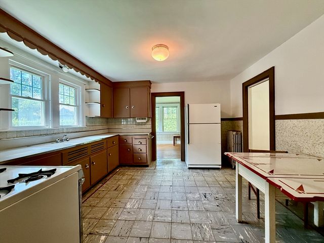 39 Hillside Rd, Northampton, MA 01060