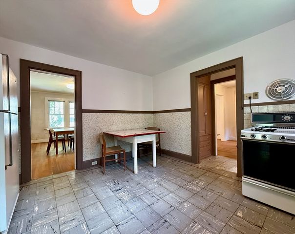 39 Hillside Rd, Northampton, MA 01060