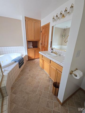 3404 Seclusion, Lake Isabella, CA 93240