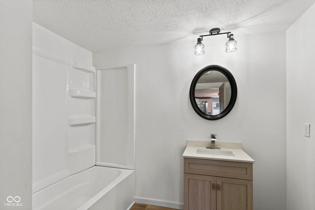 285 S Oak Street, Austin, IN 47102