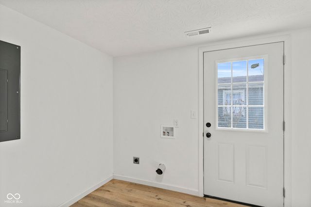 285 S Oak Street, Austin, IN 47102