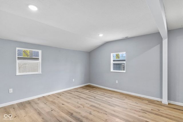 285 S Oak Street, Austin, IN 47102