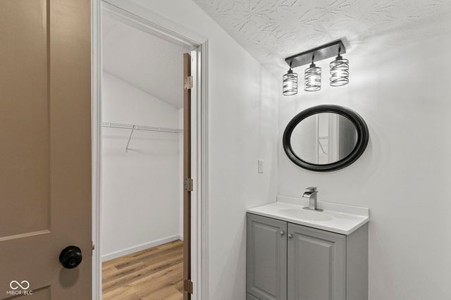 285 S Oak Street, Austin, IN 47102