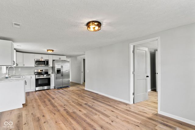 285 S Oak Street, Austin, IN 47102