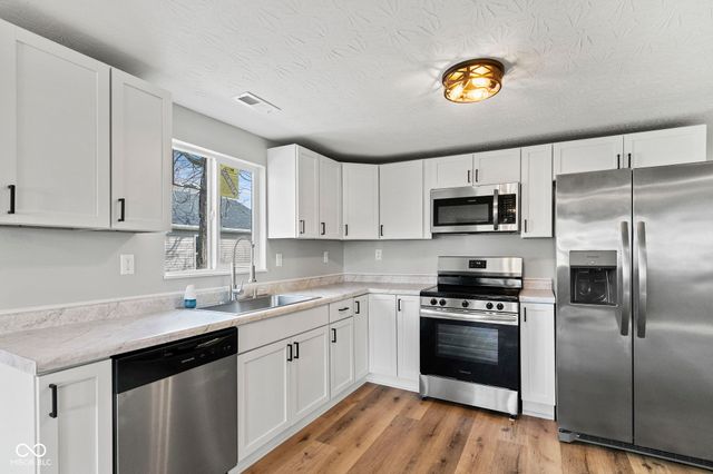 285 S Oak Street, Austin, IN 47102