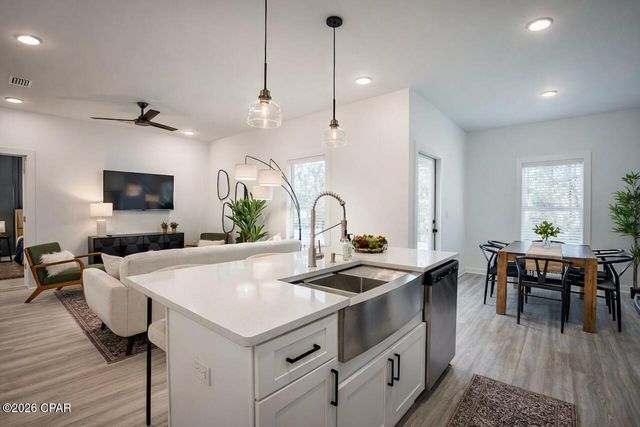 2021 Baldwin Street, Chipley, FL 32428