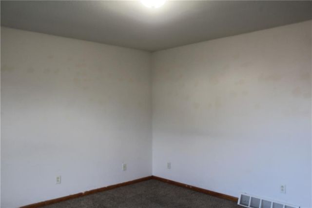 216 S Dalton Drive, Lone Jack, MO 64070