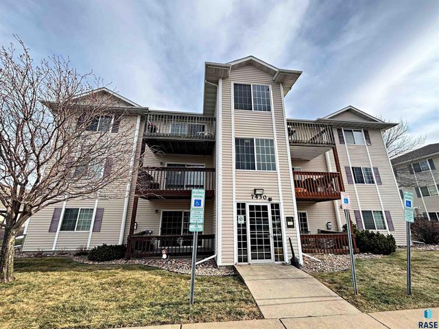 7430 S Louise Ave Avenue 301, Sioux Falls, SD 57108