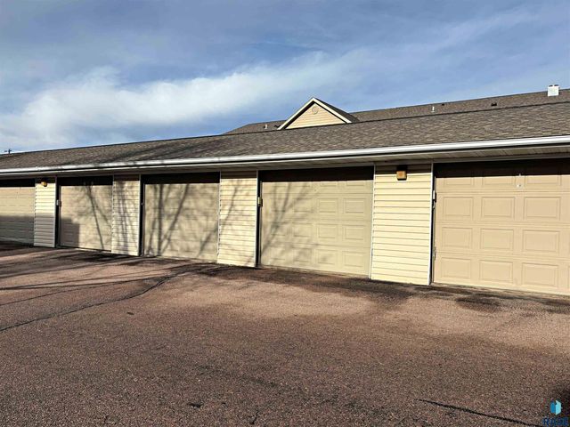 7430 S Louise Ave Avenue 301, Sioux Falls, SD 57108