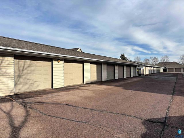 7430 S Louise Ave Avenue 301, Sioux Falls, SD 57108