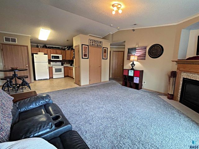 7430 S Louise Ave Avenue 301, Sioux Falls, SD 57108