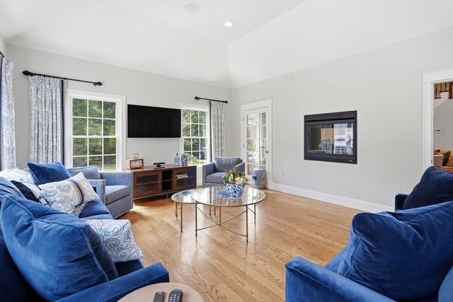 9 Ross Ln, Middleton, MA 01949