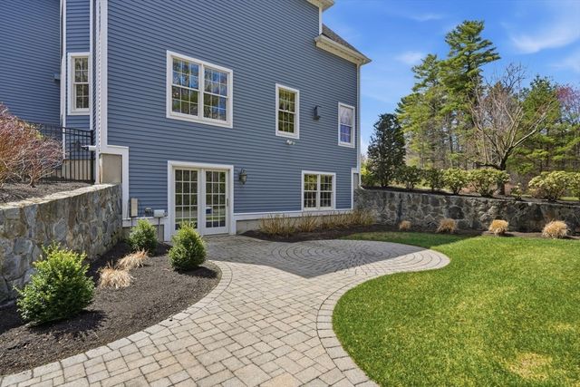 9 Ross Ln, Middleton, MA 01949