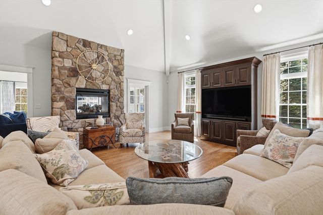 9 Ross Ln, Middleton, MA 01949