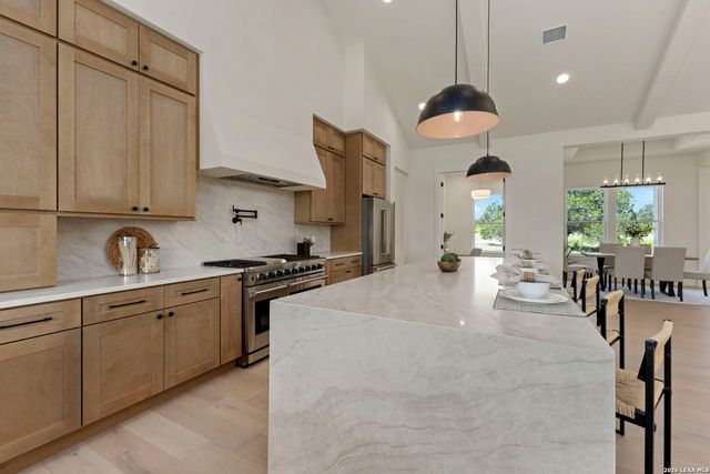 731 Highland Meadows, Bandera, TX 78003