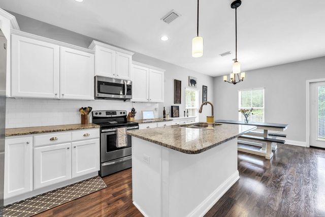 48 Avery Drive, Valparaiso, FL 32580