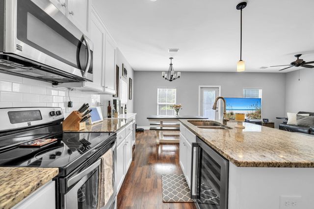 48 Avery Drive, Valparaiso, FL 32580