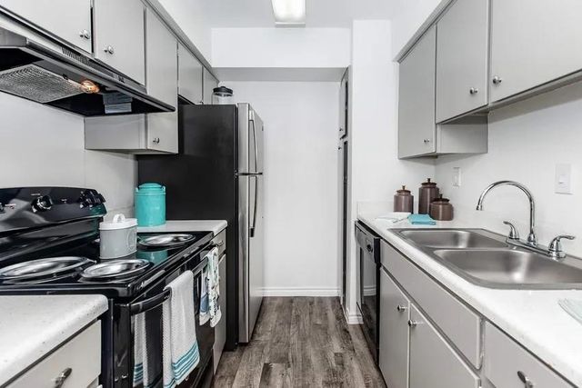 4400 Memorial Drive 11-1136, Houston, TX 77007