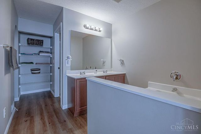 1942 Chase Avenue, Cincinnati, OH 45223