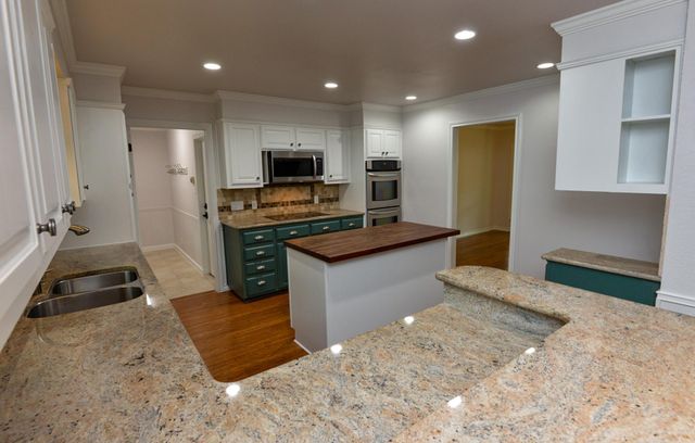 9801 Talleyran DR, Austin, TX 78750