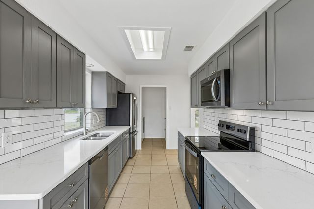 1611 Heather Glen Court, Richardson, TX 75081