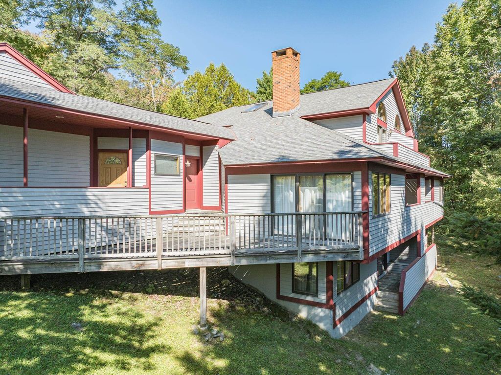 33 Carinthia Road, Dover, VT 05356