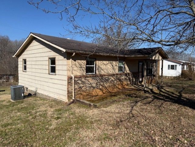 584 Blue Springs Rd, Smithville, TN 37166