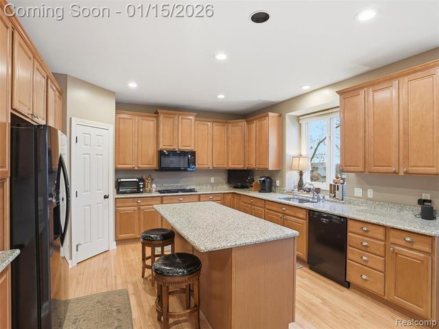 8249 Brookstone Lane, Clarkston, MI 48348