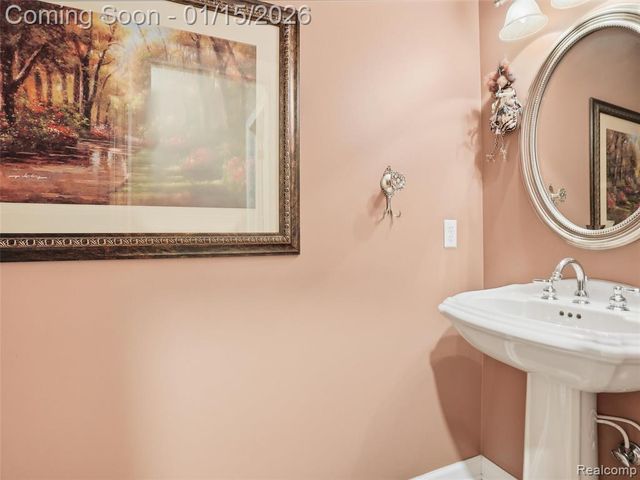 8249 Brookstone Lane, Clarkston, MI 48348